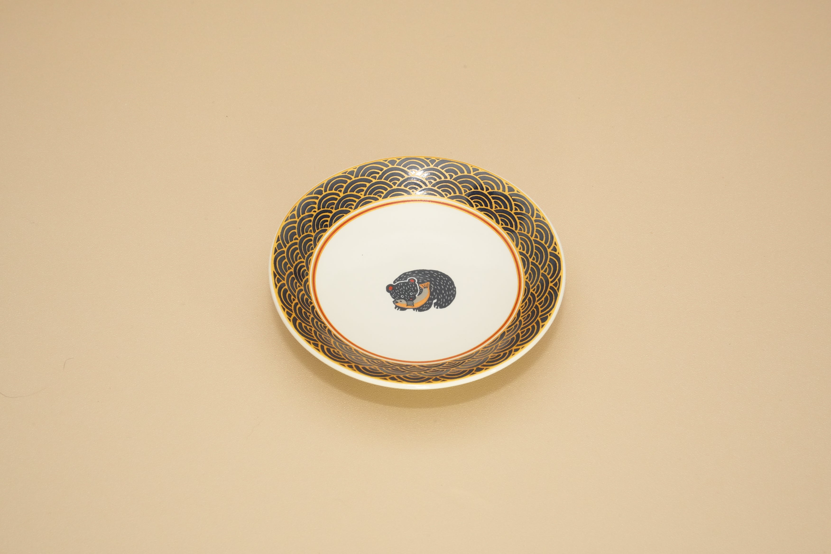 Yamagotouki | Gold & Black Small plate | Bear