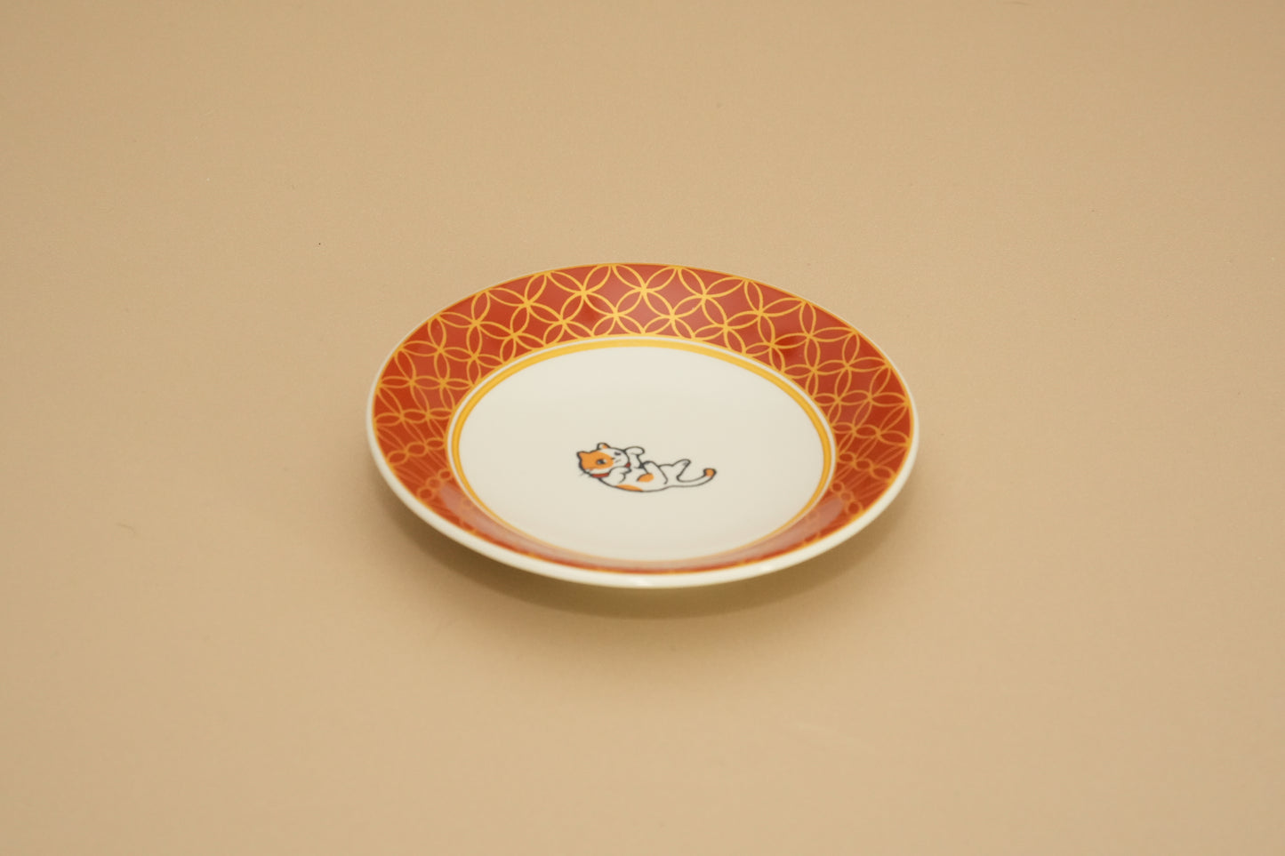 Yamagotouki | Red Small plate | Cat